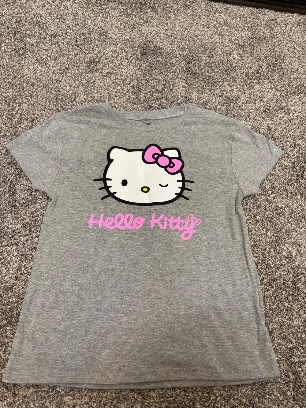 NWOT Hello Kitty women’s Gray Graphic Tee with Pink Accent Sz Large